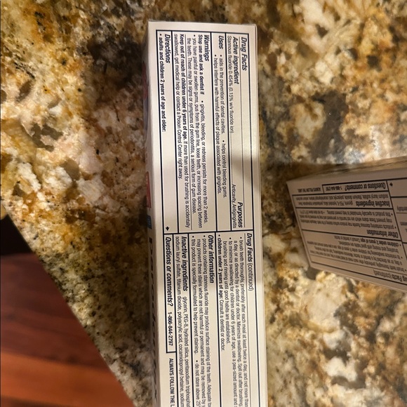 Parodontax Fresh Mint Toothpaste - Picture 3 of 3